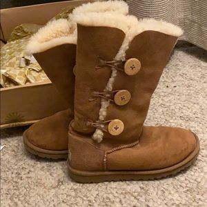 Euc Ugg Bailey Button Boots Size 6
